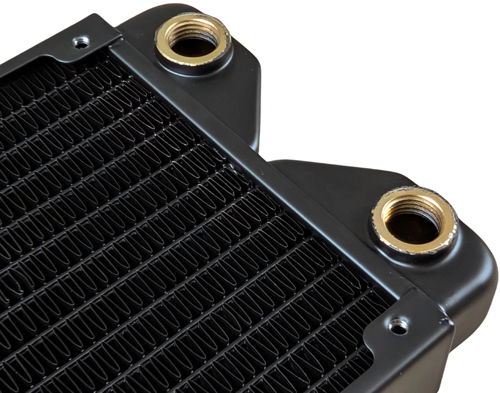 „Alphacool Phobya R27-S360“ radiatorius, 360 mm radiatorius, 18 FPI, varinės plokštelės, 2x G1/4 colių jungtys – juodos spalvos
