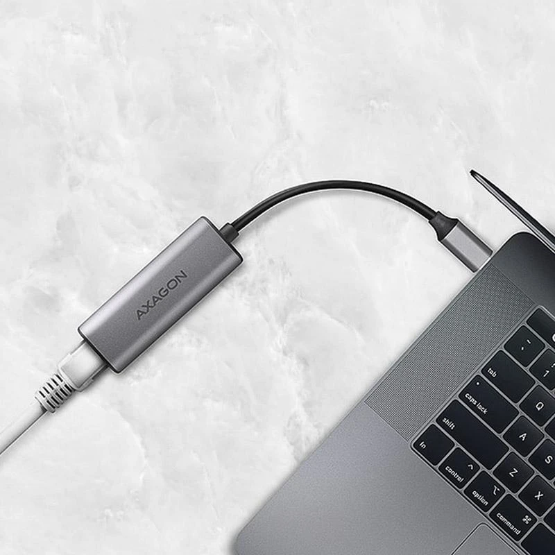 Axagon USB-C tinklo adapteris su prijungtu Ethernet laidu