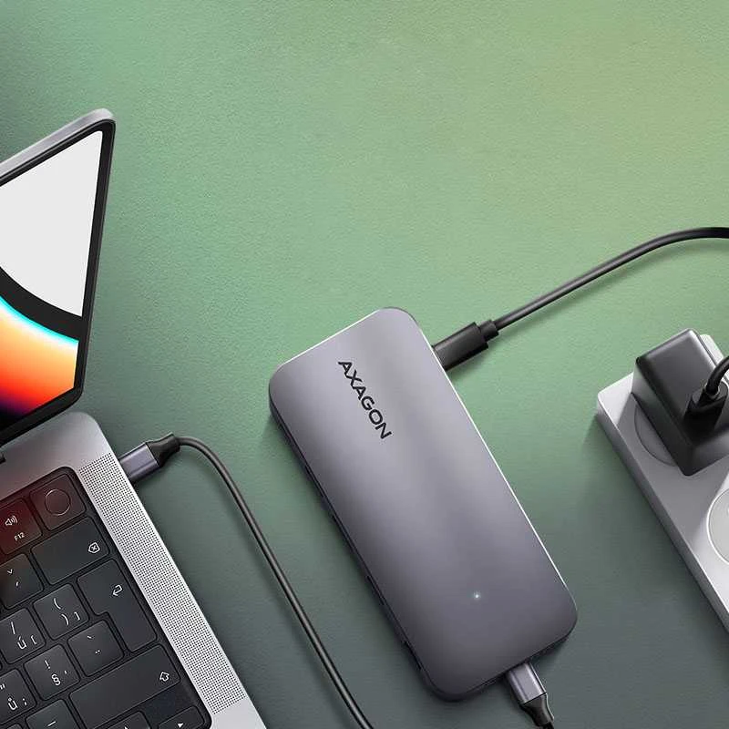 AXAGON kelių prievadų USB-C 10Gbps šakotuvas. NVMe/SATA M.2, HDMI ir DisplayPort. USB-C laidas 50 cm.