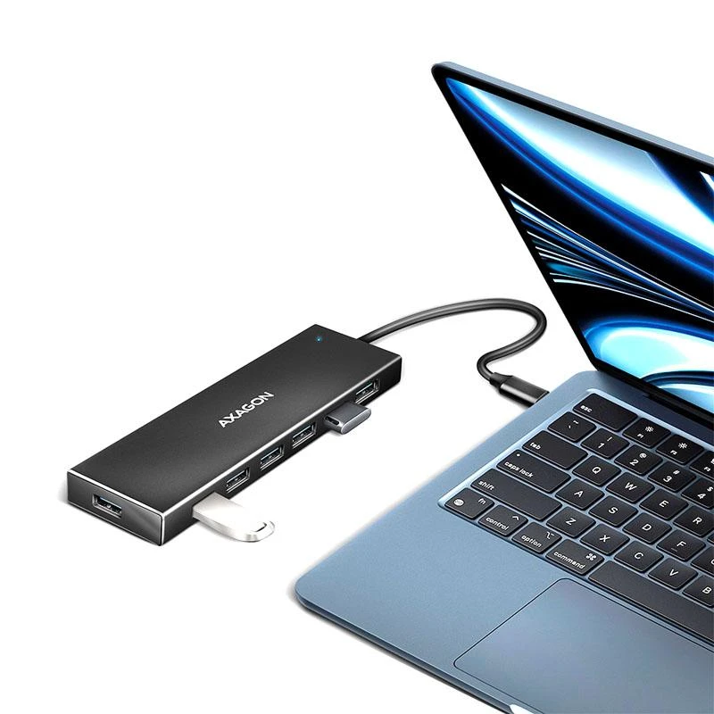 „Axagon“ septynių prievadų USB 3.2 Gen 1 šakotuvas su įkrovimo palaikymu. Jungtis išoriniam maitinimo šaltiniui. USB-C laidas 30 cm.