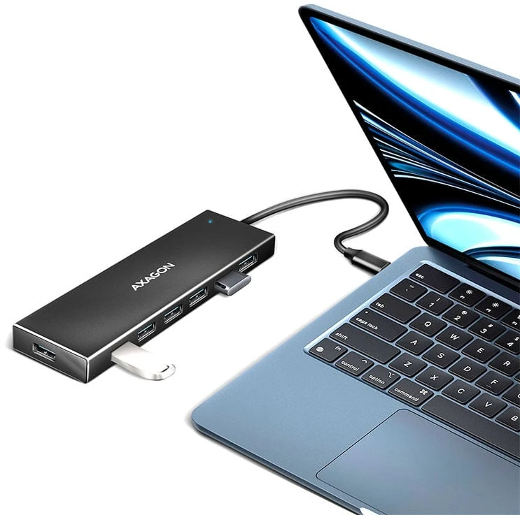 „Axagon“ septynių prievadų USB 3.2 Gen 1 šakotuvas su įkrovimo palaikymu. Jungtis išoriniam maitinimo šaltiniui. USB-C laidas 30 cm.