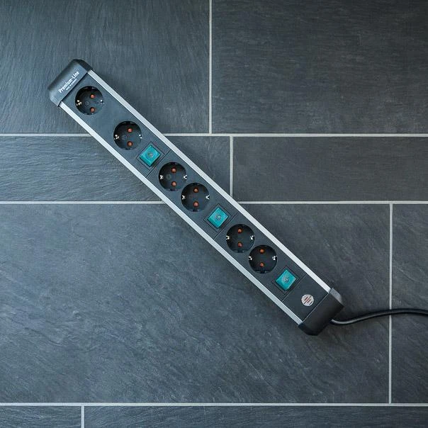 Brennenstuhl maitinimo juosta Premium Alu-Line - perjungiama