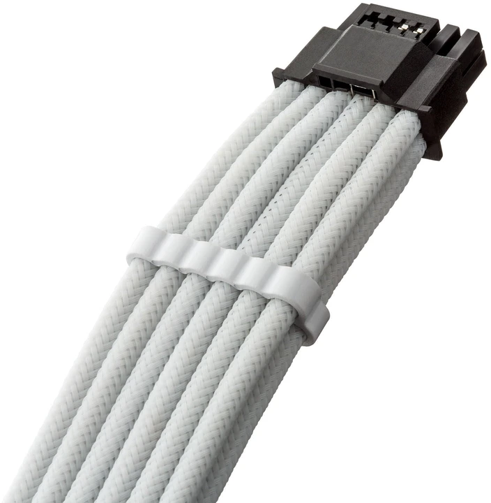 „CableMod C-Series Pro ModMesh Sleeved 12V-2×6“ 12VHPWR StealthSense PCIe kabelis, skirtas „Corsair Type 5 RMx SHIFT“ (16 kontaktų į 90° 16 kontaktų, 65 cm) – baltos spalvos