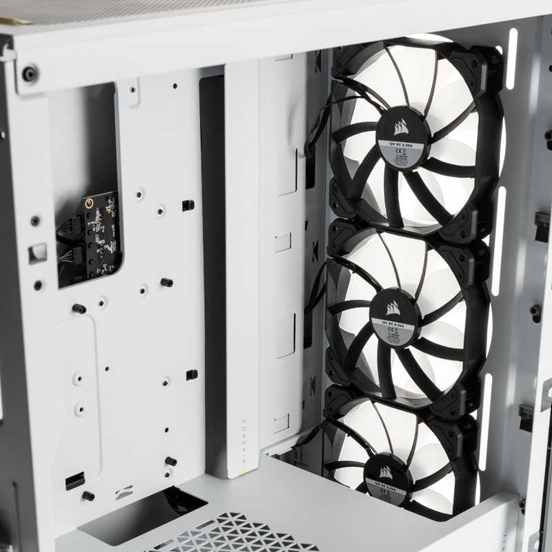 Korpusas Corsair iCUE 4000X RGB, tempered glass, baltas