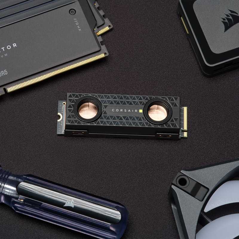 CORSAIR Hydro X serijos MP700 PRO - 2 T