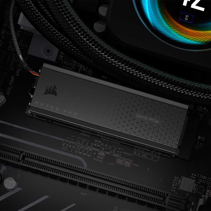 Corsair MP700 Pro NVMe SSD, PCIe 5.0 M.2 Typ 2280 - 2 TB mit Kühlkörper