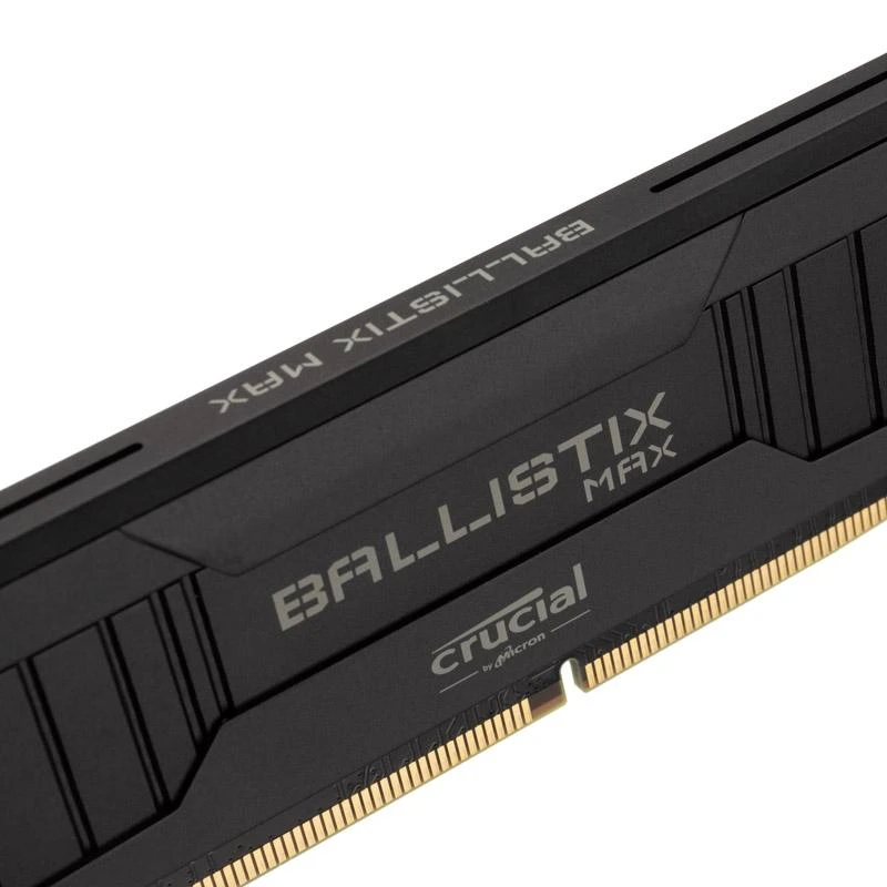 Crucial Ballistix Max RAM modulis iš arti