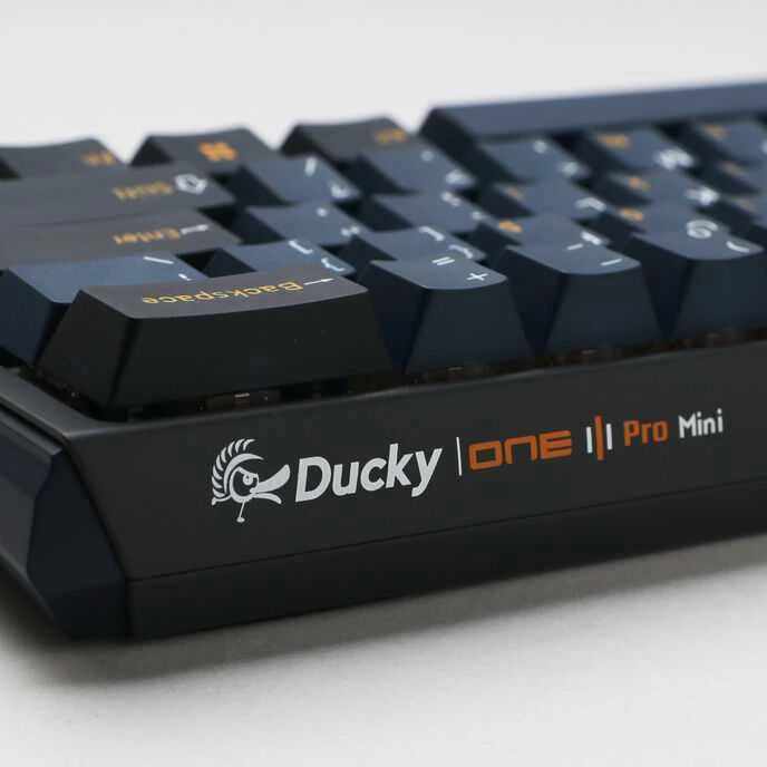 Ducky One 3 Pro Mini Nazca Line žaidimų mechaninė klaviatūra, 8.000 Hz, Hot Swap, RGB – Cherry MX2A Raudona, ANSI US išdėstymas
