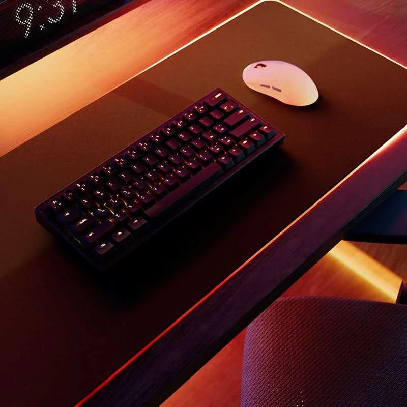 Hyte CNVS Intense Play Mat qRGB pelės kilimėlis žaidimams – juodos spalvos
