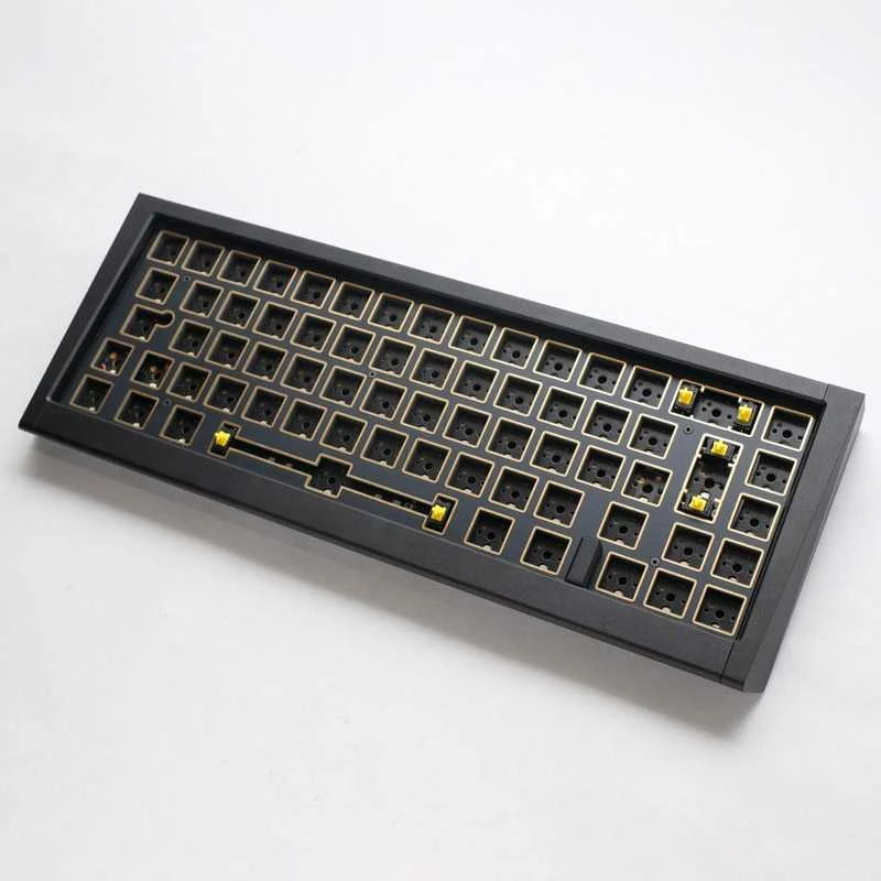 Ducky Outlaw 65 žaidimų klaviatūra, Barebone – juodas ISO išdėstymas
