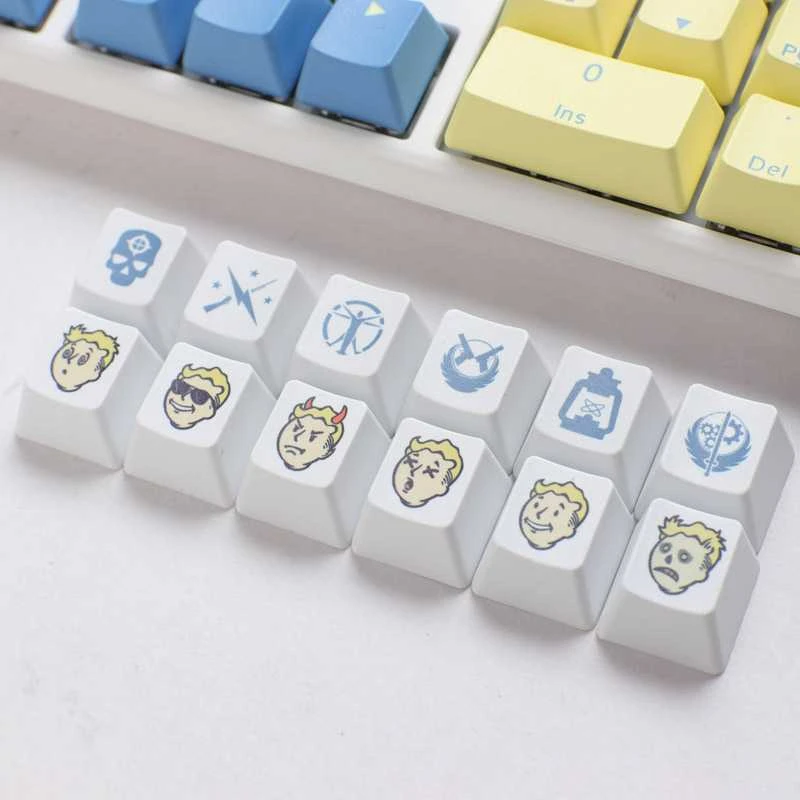 King Kits „Ducky x Fallout Vault-Tec Limited Edition One 3“ žaidimų klaviatūra ir pelės kilimėlis – MX mėlyna (JAV)