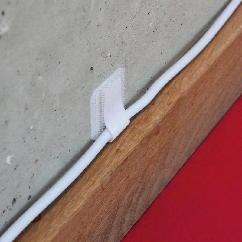 „LABEL THE CABLE“ sieninis „Velcro“ kabelio laikiklis, 10 dalių rinkinys – baltos spalvos