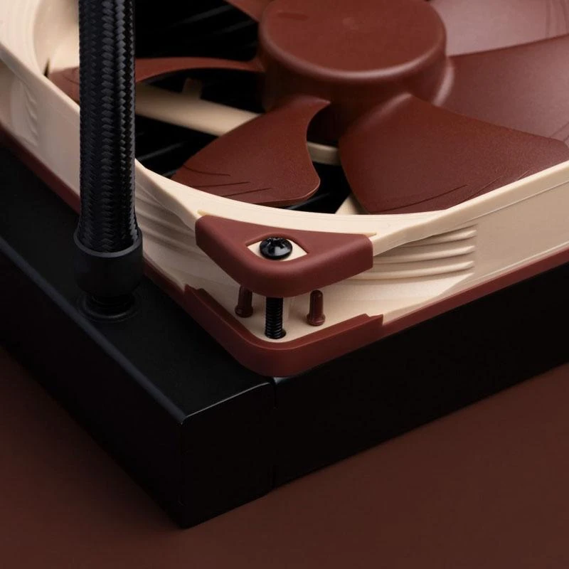 Noctua NA-SAVG2 kampinis tarpiklis montavimo detalė