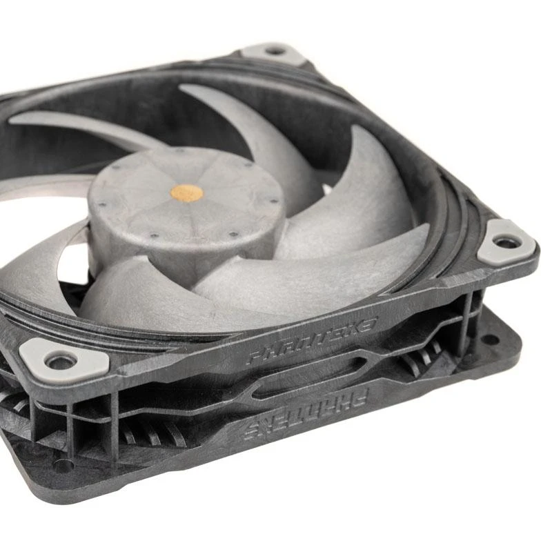 PHANTEKS T30 120mm aušintuvas iš arti