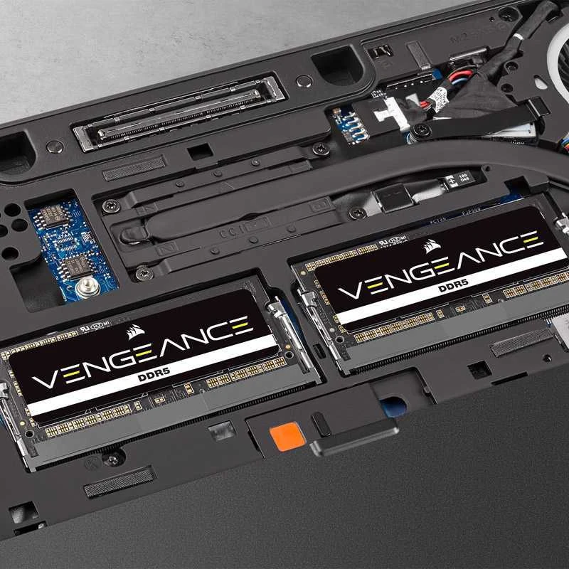 Corsair Vengeance DDR5 atmintis nešiojamojo kompiuterio viduje