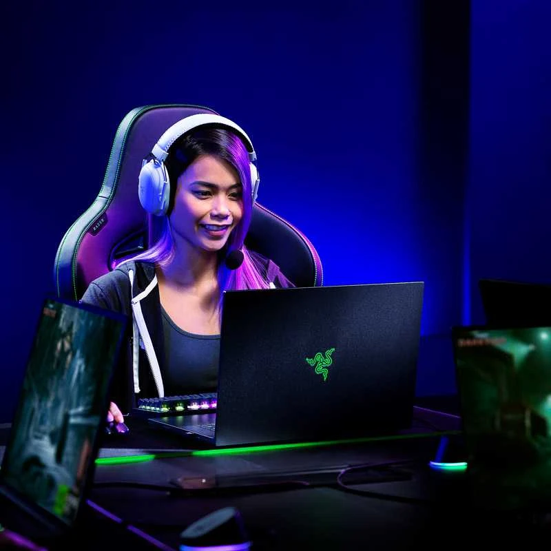 Razer BlackShark V2 Pro belaidės ausinės (2023), Baltos spalvos