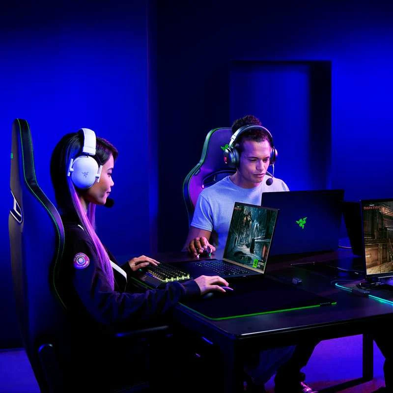 Razer BlackShark V2 Pro belaidės ausinės (2023), Baltos spalvos