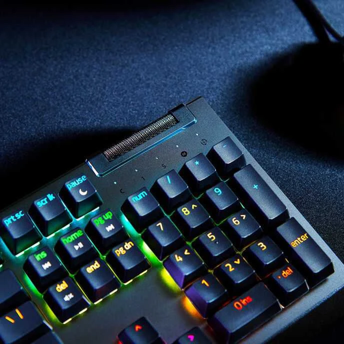 Razer BlackWidow V4 X Gaming -klaviatūra, Full Size, RGB - Žalias Switches, ISO (DE)