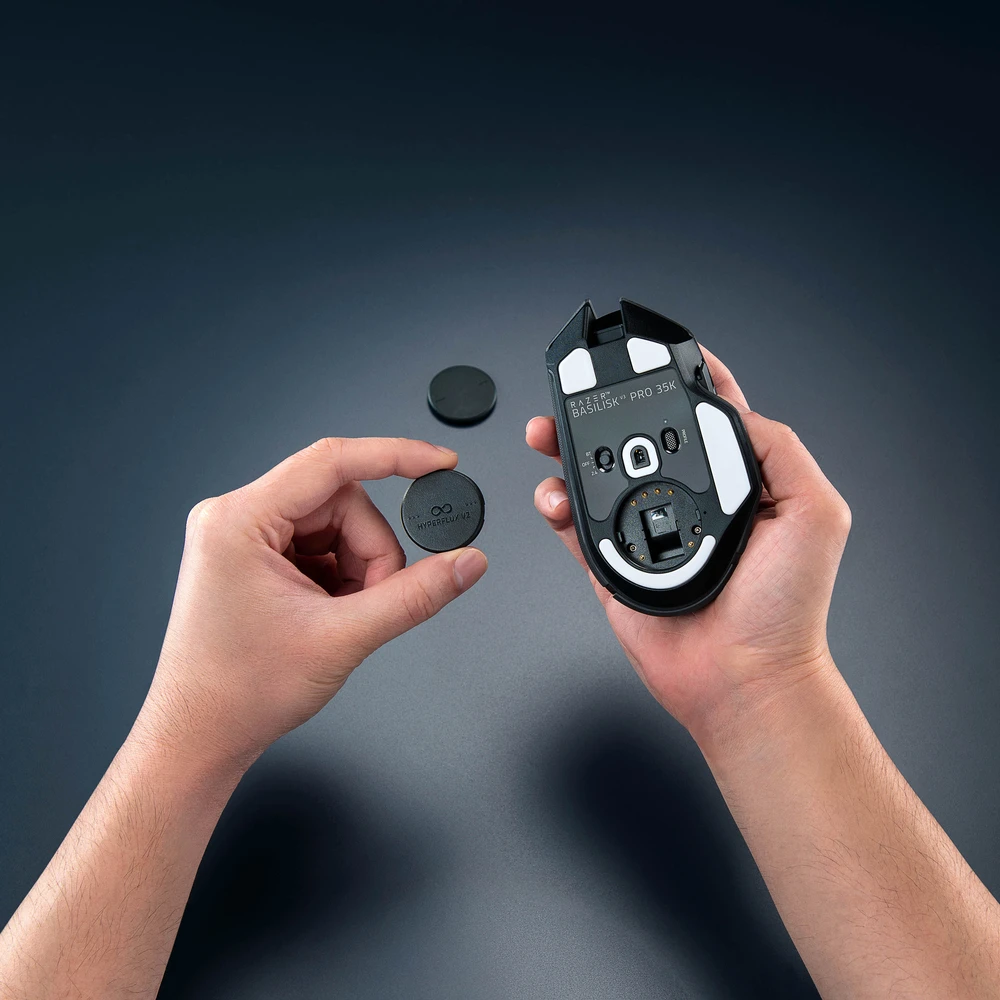 Razer | Wireless Charging Pelės kilimėlis žaidimams and Puck, Hard Edition | HyperFlux V2 Wireless Charging System | Pelės kilimėlis žaidimams | 360 x 311 mm | Juodas