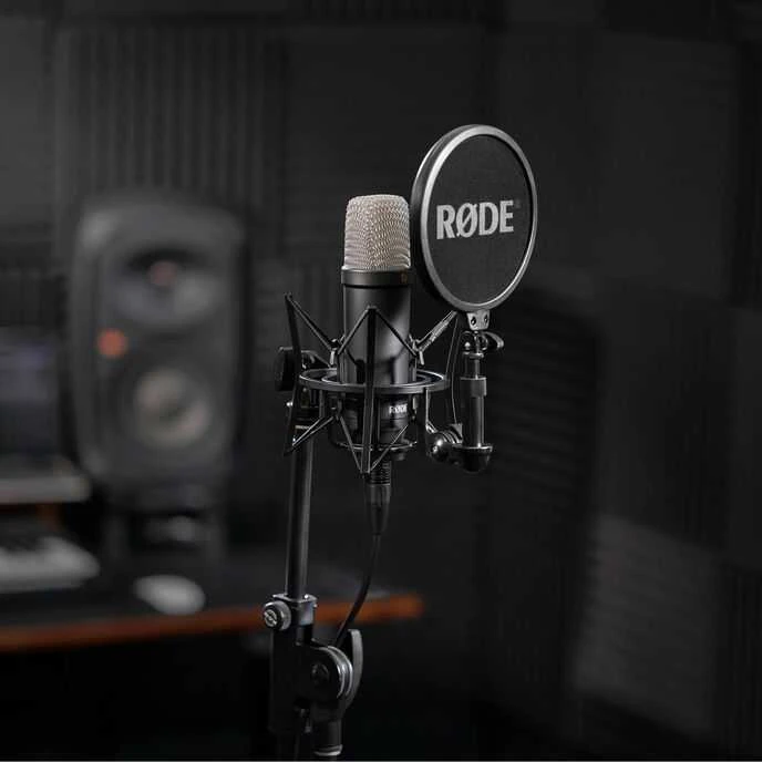 Kondensatorinio mikrofono komplektas Rode NT1 Signature, juodas