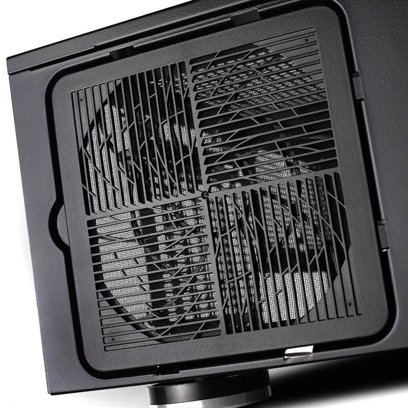 „SilverStone SST–GD07B–C“ – „Grandia Airflow“ stacionarus kompiuteris, USB–C – juodas