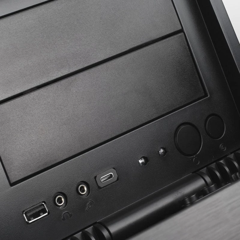 „SilverStone SST–GD07B–C“ – „Grandia Airflow“ stacionarus kompiuteris, USB–C – juodas