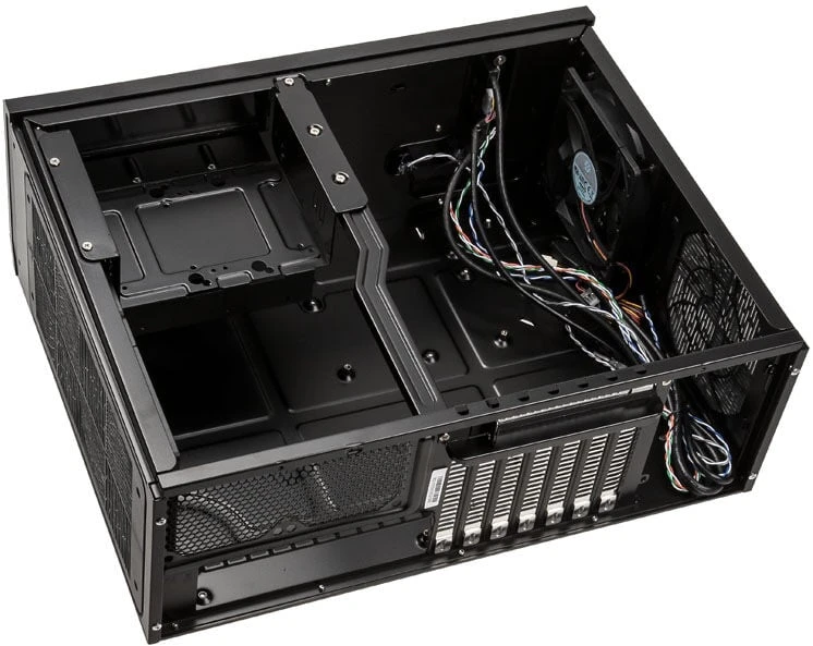 SilverStone SST–GD10B Grandia Desktop – juoda