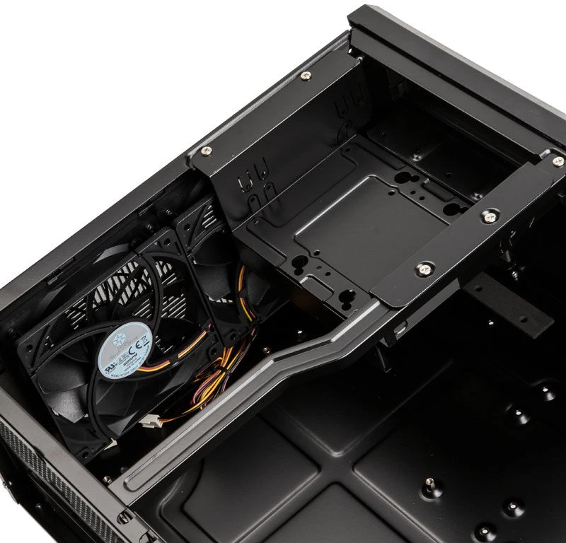 SilverStone SST–GD10B Grandia Desktop – juoda