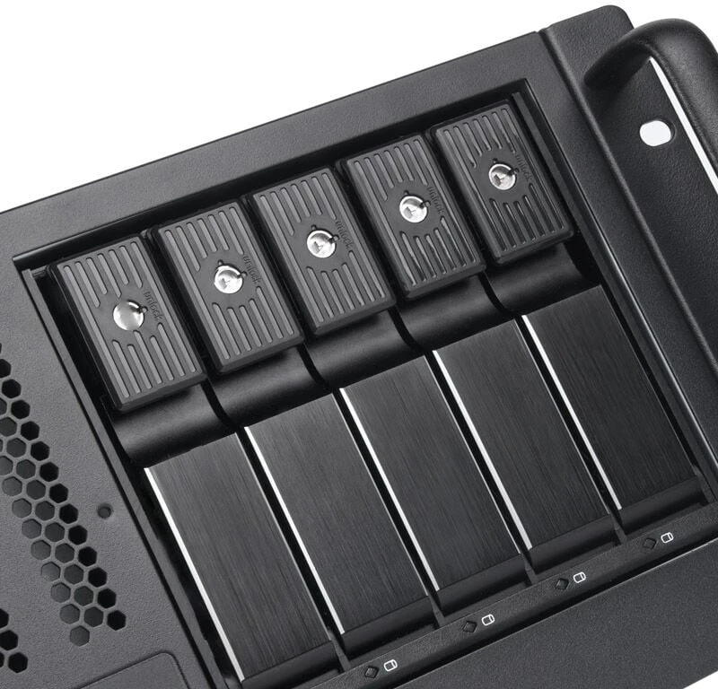 Rackmount SilverStone SST–RM41–H08 – 4U stovo montuojamas serveris