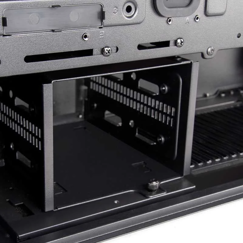 „SilverStone SST–SEQ1B SETA Q1 Midi–Tower“ – juoda