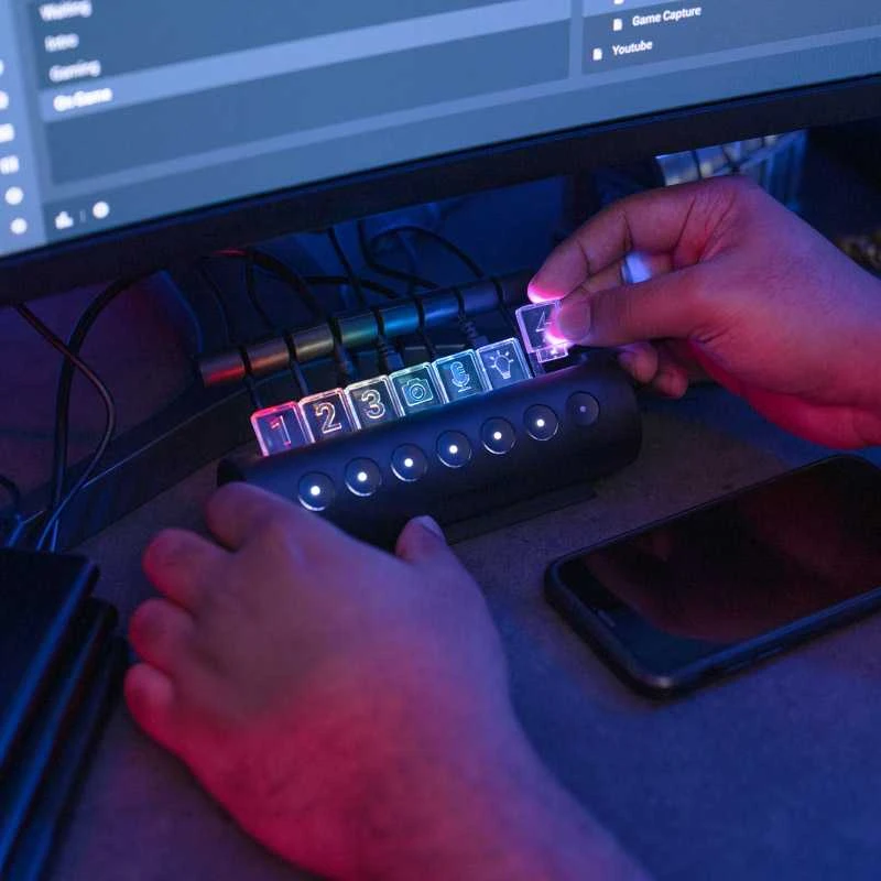 „Streamplify“ šakotuvas „Control 7“, 7x USB 3.0 A tipo, RGB, 12V, ES maitinimo kabelis – juodos spalvos