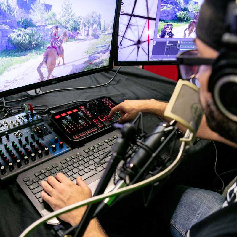 TC Helicon GO XLR – maišytuvas ir sempleris transliacijoms
