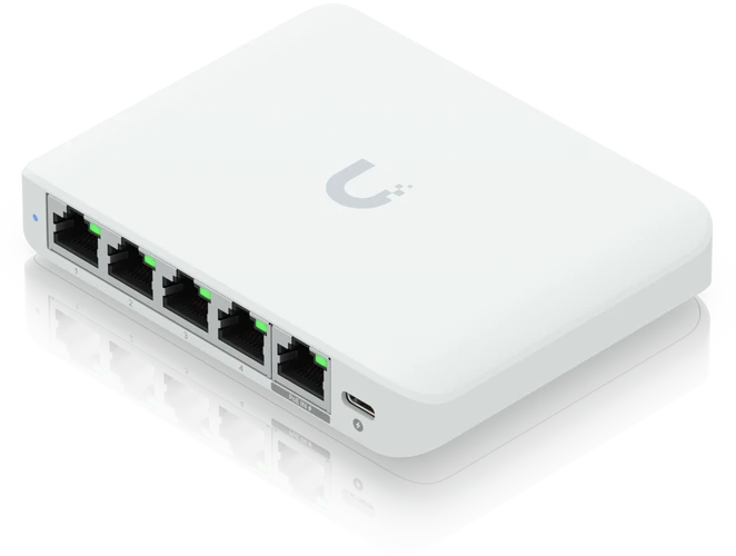 Šakotuvas UBIQUITI COMPACT, 5 PRIESTŲ 2,5G JUNGIKLIS, GALIMAS MAITINTI SU POE ARBA USB-C ADAPTERIU.