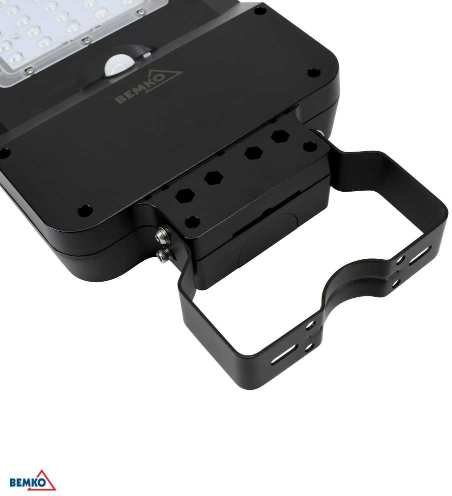 Bemko 15W LED gatvės šviestuvas su saulės baterija ir judesio davikliu, juodas, 4000K, IP65
