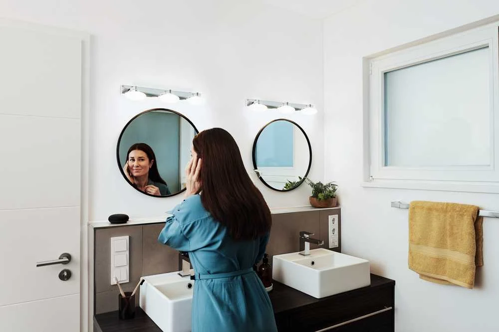 Sieninis šviestuvas Ledvance 18W paviršinis vonios šviestuvas, sidabro sp., 3000-6500K, išmanus+WiFi valdymas