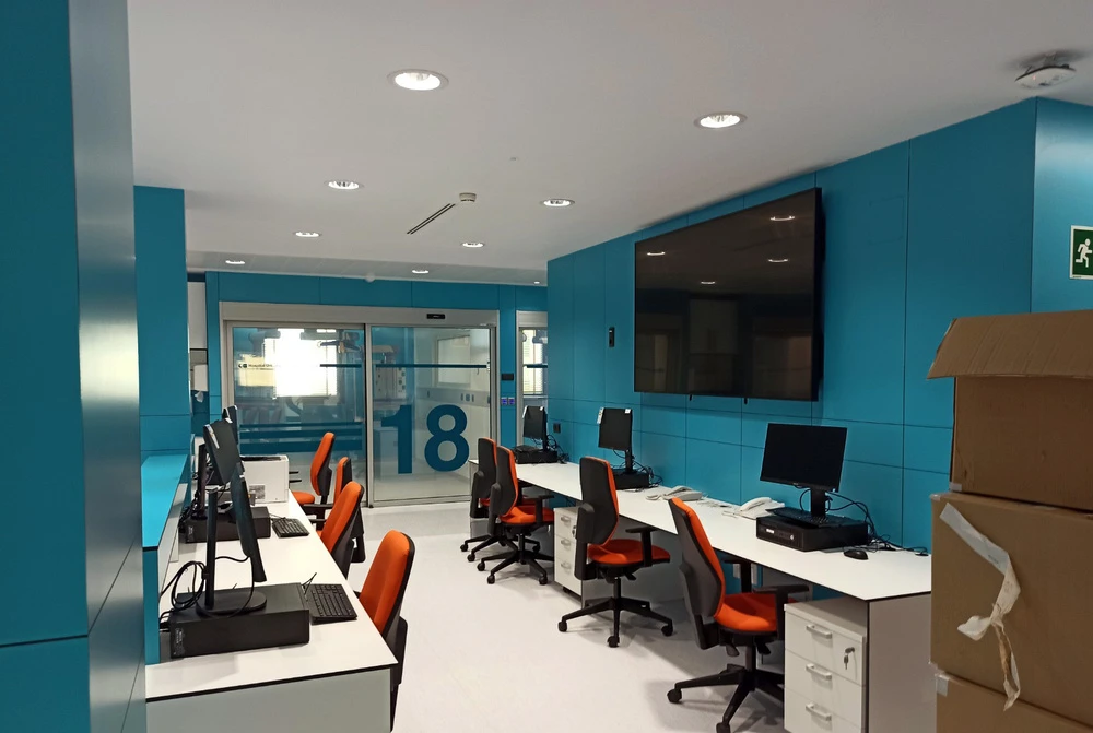 21W įleidžiamas šviestuvas LEDVANCE DN195 UGR19, 4000K, IP54, baltas