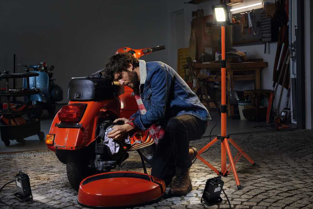 Ledvance 40W LED prožektorius, oranžinės/juodos sp., 4000K, su baterija