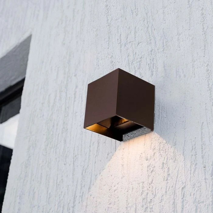 Sieninis šviestuvas V-tac 9W LED sieninis fasado šviestuvas su saulės baterija ir judesio davikliu, rūdžių sp., 3000/4000/5000K