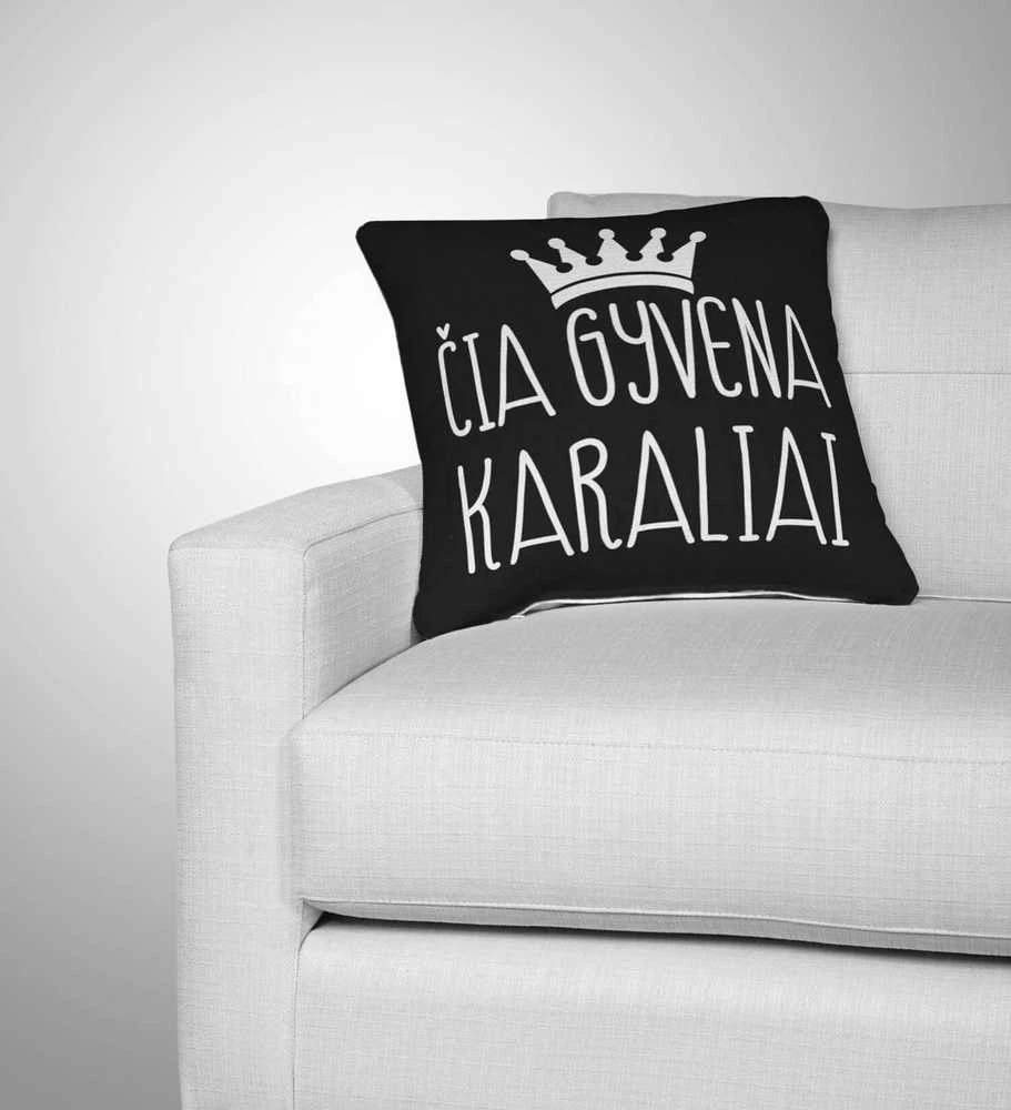 Dekoratyvinė pagalvėlė "Čia gyvena karaliai"