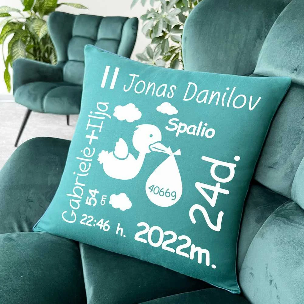 Dekoratyvinė pagalvėlė "Gandriukas" su gimimo metrikais