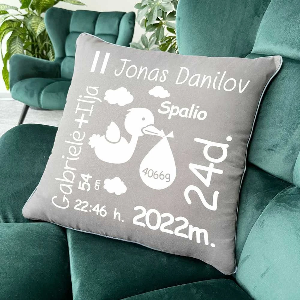 Dekoratyvinė pagalvėlė "Gandriukas" su gimimo metrikais