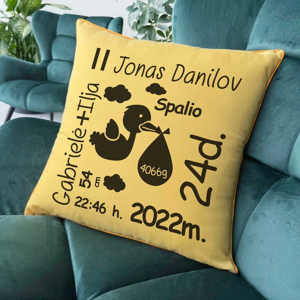 Dekoratyvinė pagalvėlė "Gandriukas" su gimimo metrikais
