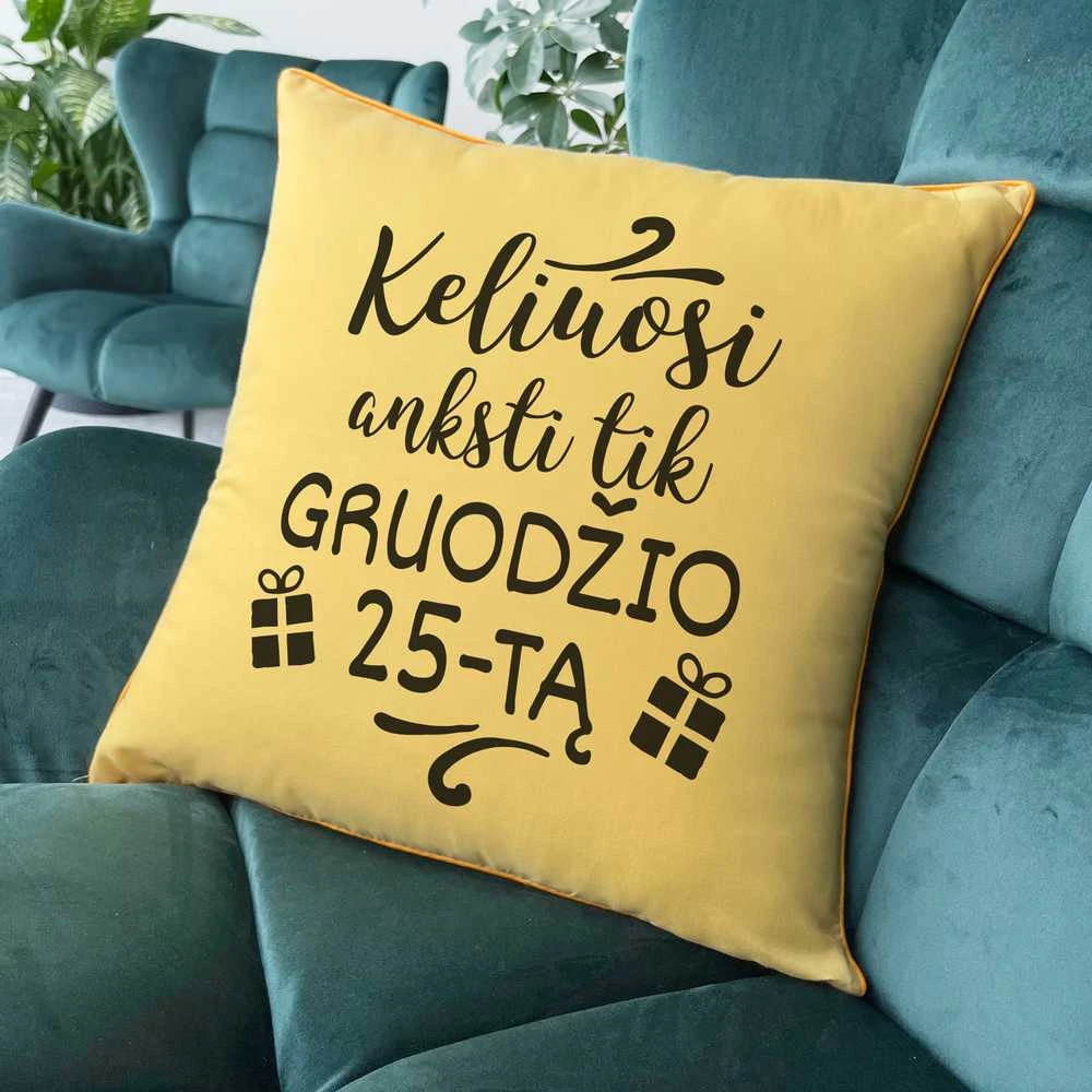 Dekoratyvinė pagalvėlė "Keliuosi anksti tik gruodžio 25-tą"