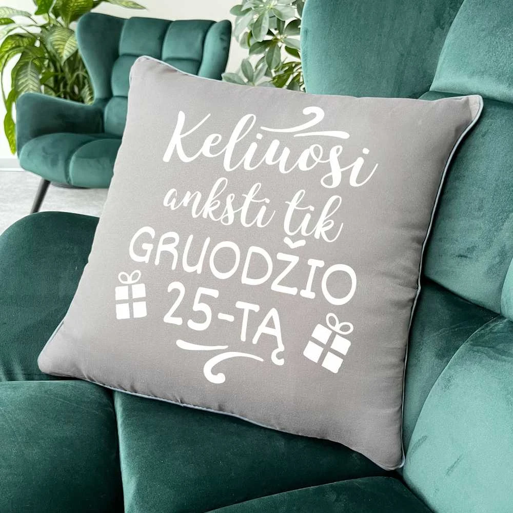 Dekoratyvinė pagalvėlė "Keliuosi anksti tik gruodžio 25-tą"