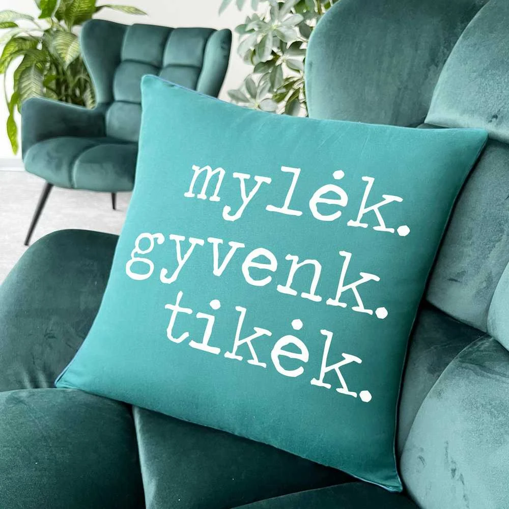 Dekoratyvinė pagalvėlė "Mylėk, gyvenk, tikėk"