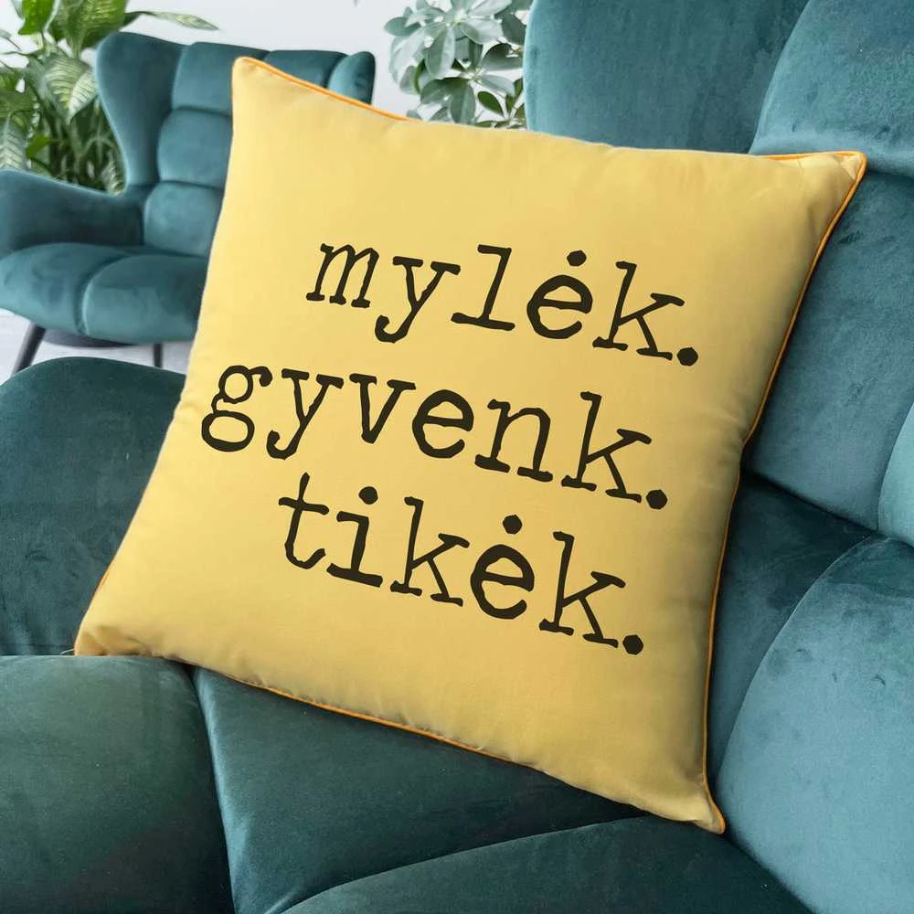 Dekoratyvinė pagalvėlė "Mylėk, gyvenk, tikėk"