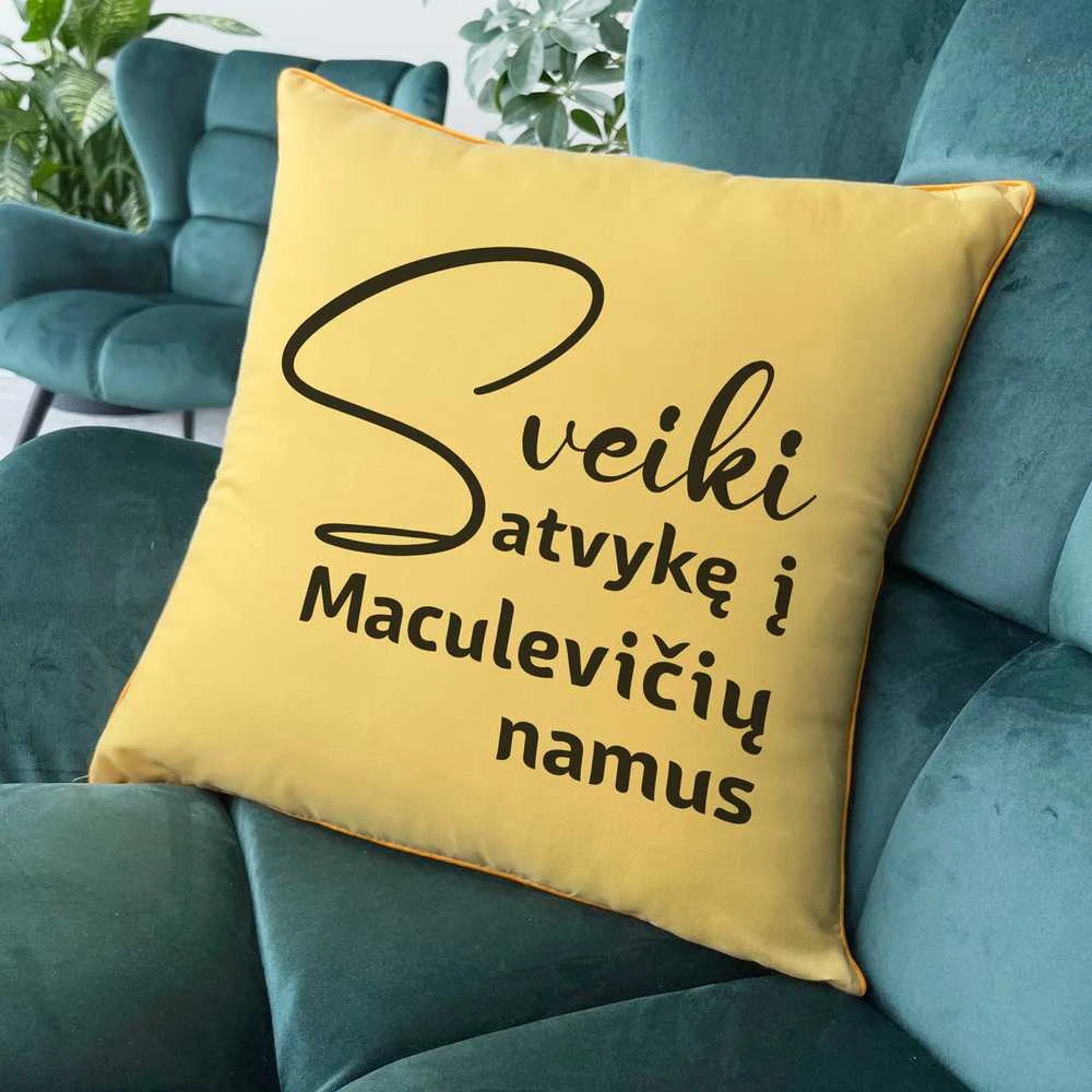 Dekoratyvinė pagalvėlė "Sveiki atvykę" su Jūsų pasirinkta pavarde