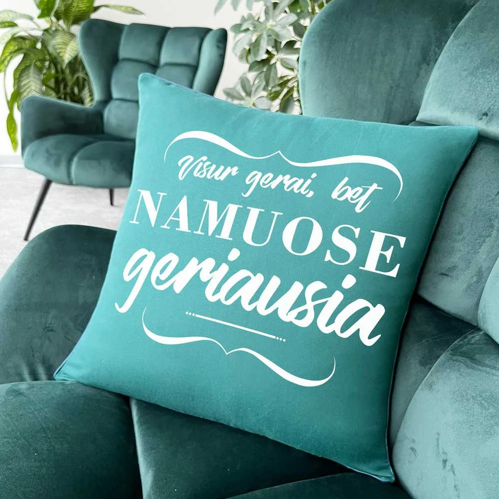 Dekoratyvinė pagalvėlė "Visur gerai, bet namuose geriausia"