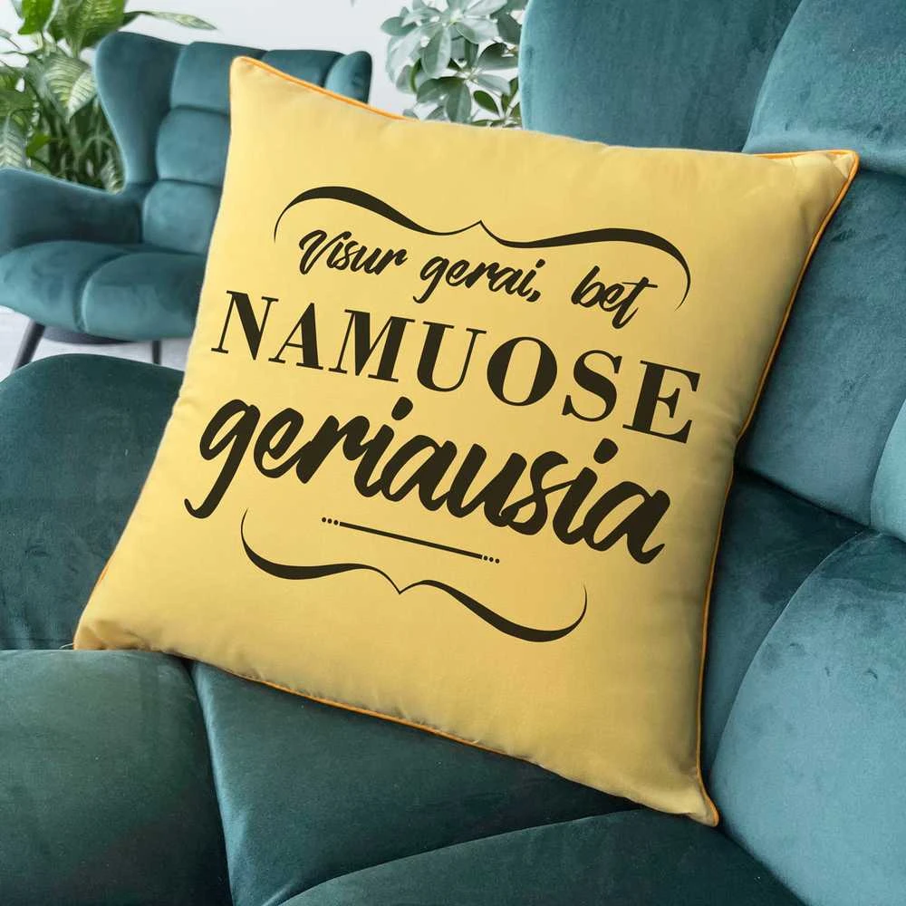 Dekoratyvinė pagalvėlė "Visur gerai, bet namuose geriausia"