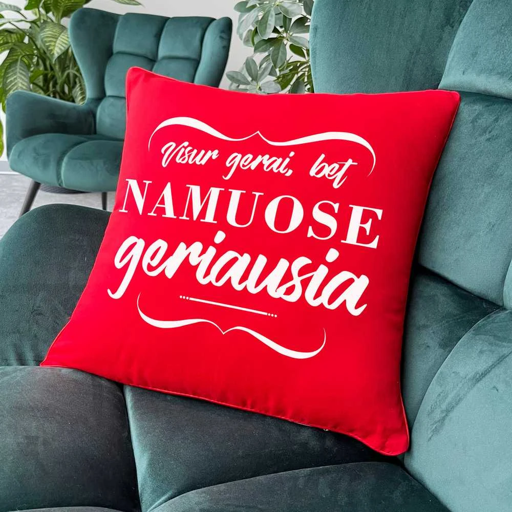 Dekoratyvinė pagalvėlė "Visur gerai, bet namuose geriausia"